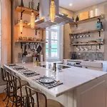 Elegant 2br Duplex In Center By Lovelystay Apartmán
