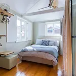Elegant 2br Duplex In Center By Lovelystay Apartmán