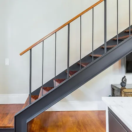 Elegant 2br Duplex In Center By Lovelystay *