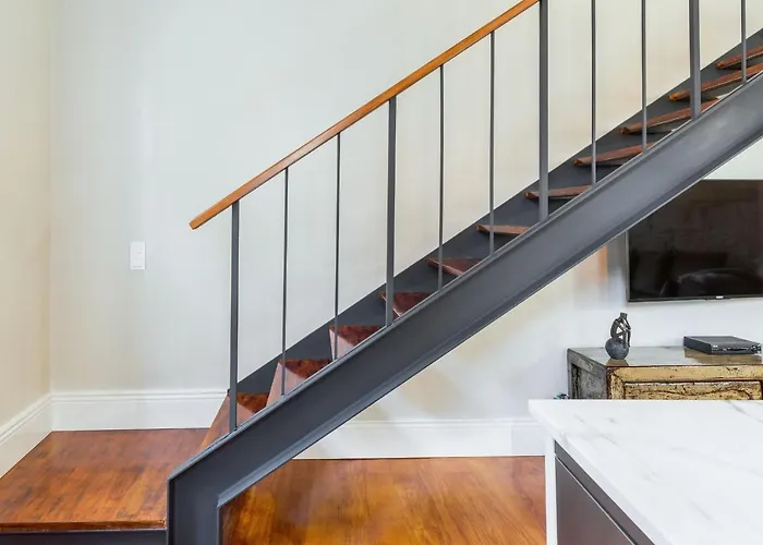 Elegant 2br Duplex In Center By Lovelystay *