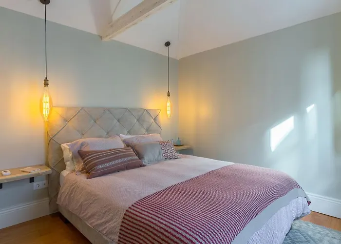 Elegant 2br Duplex In Center By Lovelystay