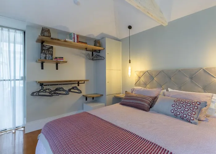 Elegant 2br Duplex In Center By Lovelystay